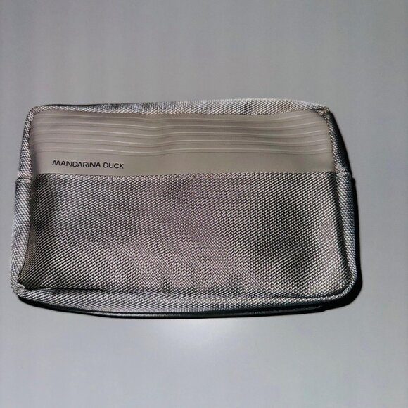 Mandarina Duck Virgin Australia Airlines Business Class Amenity Kit with Pouch - Picture 5 of 6